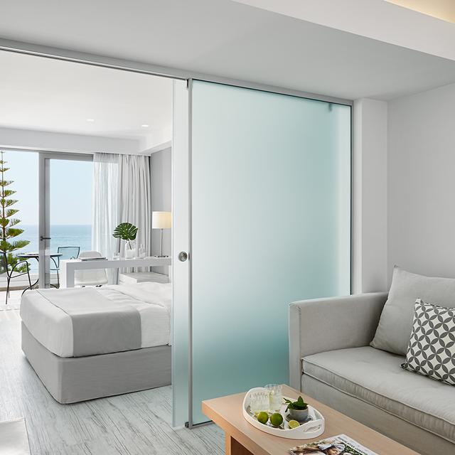 Lichnos Beach Hotel & Suites