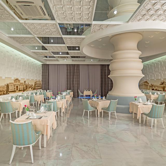 Hotel Royal Holiday Palace