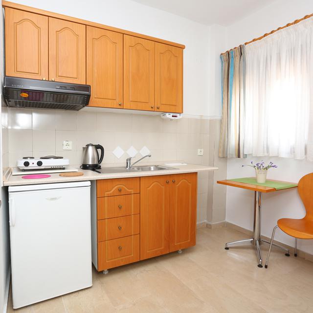 Pella House Studios & Apartments