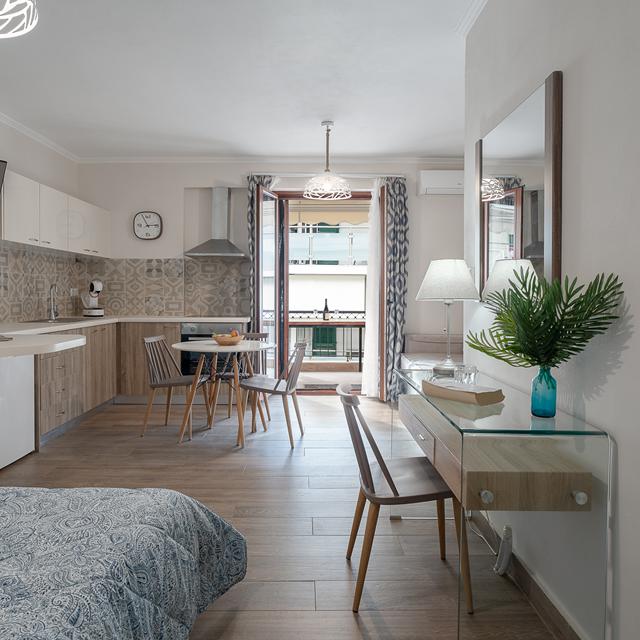 Captain’s Seafront Apartments