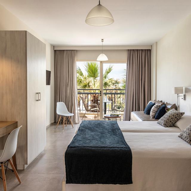 Hotel Louis Paphos Breeze