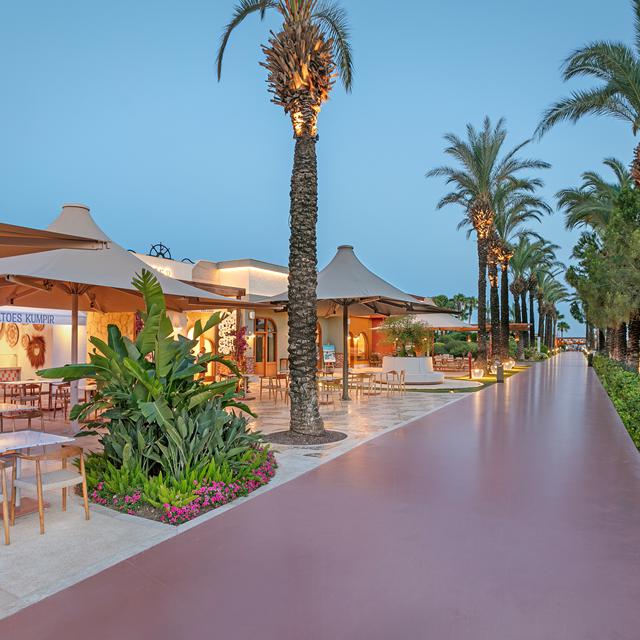 Hotel Titanic Deluxe Lara