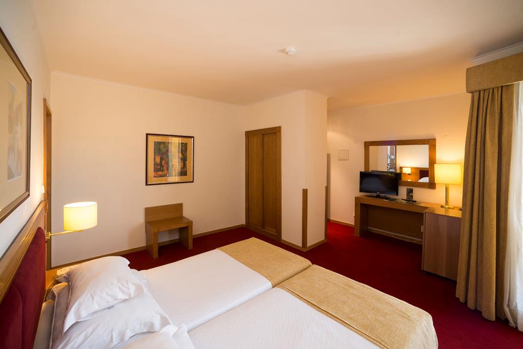880F37CF116E277C818456AFCB882EBC